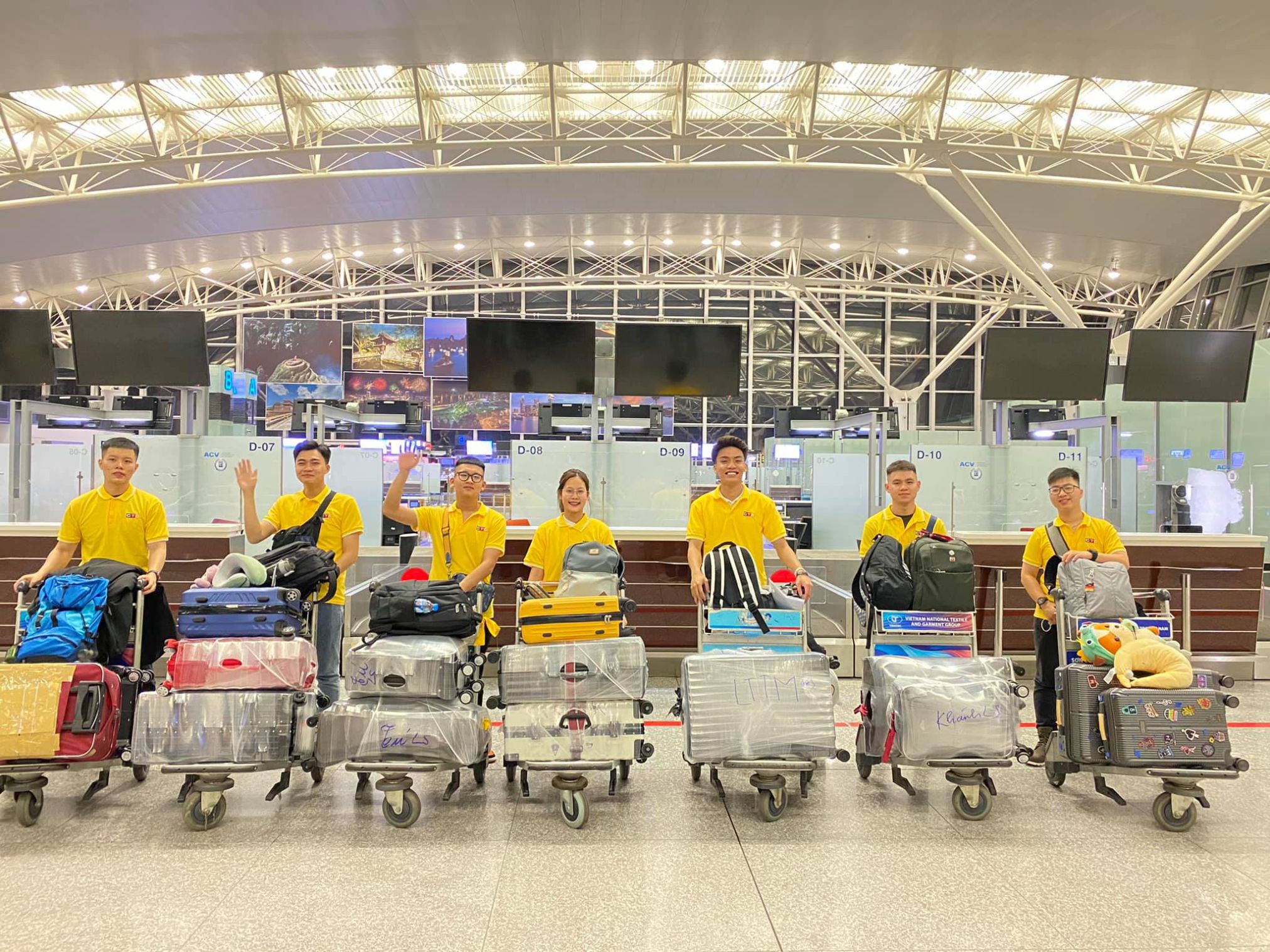 6 chàng ngự lâm và 3 nàng công chúa